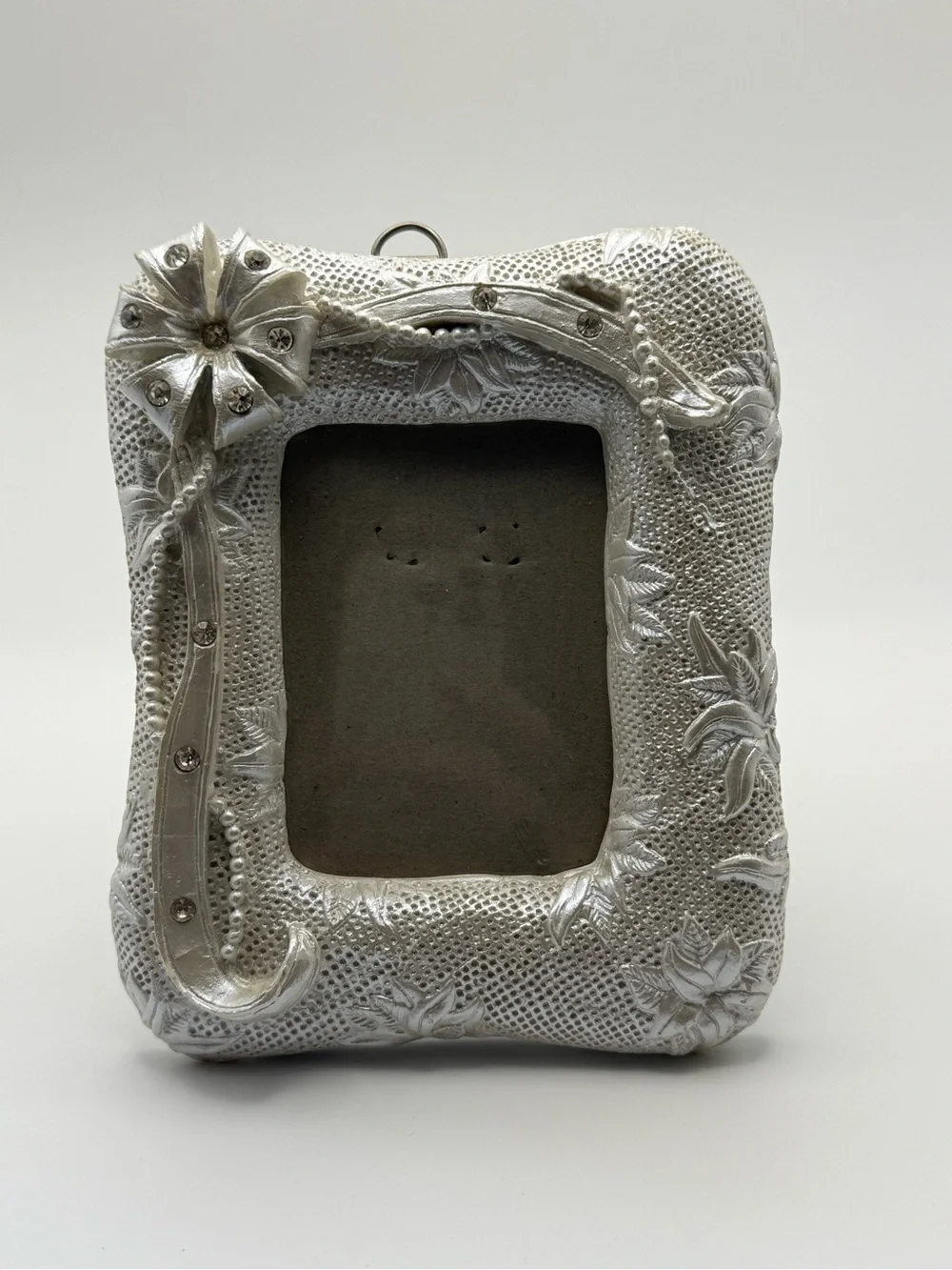 Vintage Decorative Floral Photo Frame with a pearl like finish, small 5,5x4,5